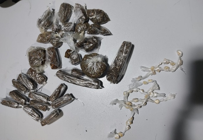 Beco dos Primos: Força Tática apreende maconha e crack perto da lagoa, no Interlagos