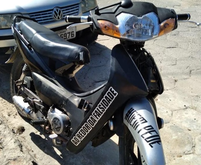 Jovem tem Shineray furtada em frente a casa da namorada, no Santa Cruz
