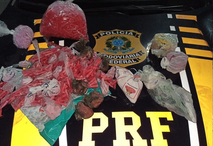 Vídeo: PRF apreende droga que chegaria a Sooretama em carro de aplicativo