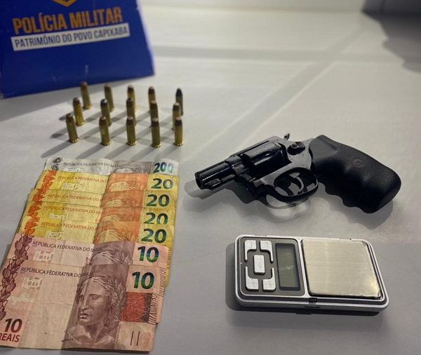 Detenção e apreensão de arma, dinheiro, munições e balança no Planalto
