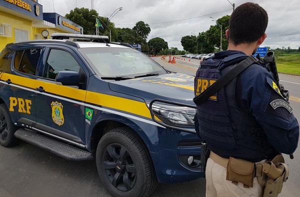 PRF aborda e recupera moto furtada em Linhares