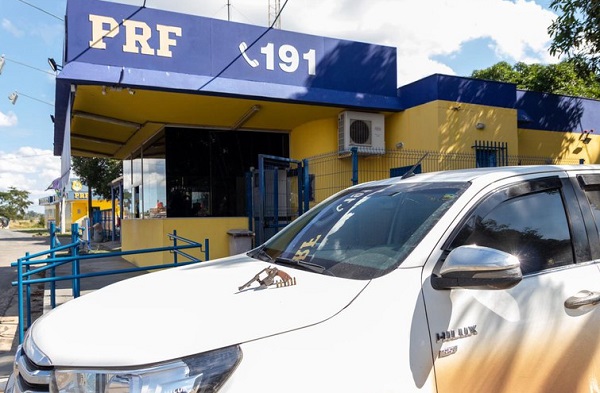 Hilux roubada, revólver municiado e três indivíduos entregues à PC pela PRF de Linhares