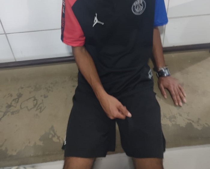 GA apreende arma na cintura de jovem no Centro de Linhares