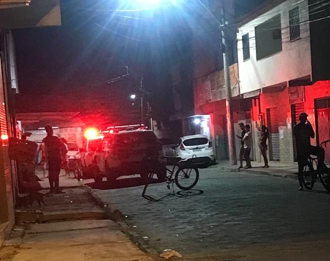 Jovem é baleado dentro de salão no Nova Esperança