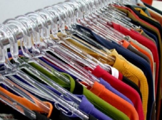 Mulheres de shorts curtos se passam por clientes e furtam roupas no centro de Linhares