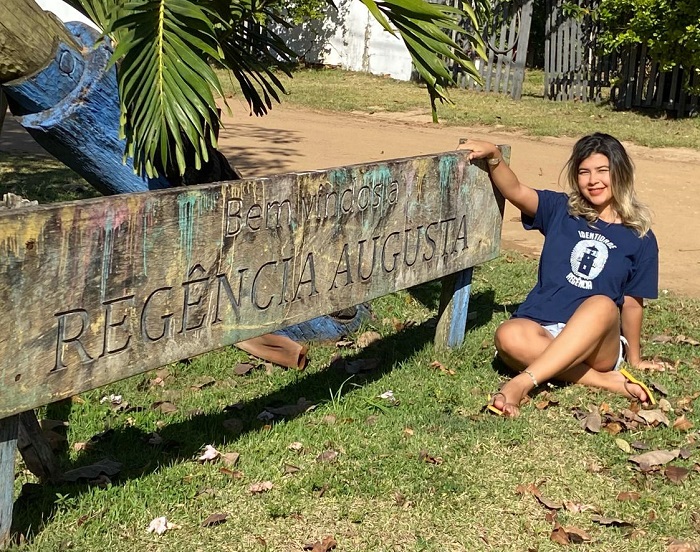 Sabadão com muita cultura online em Regência. Débora Coelho e Marco Tito na apresentação