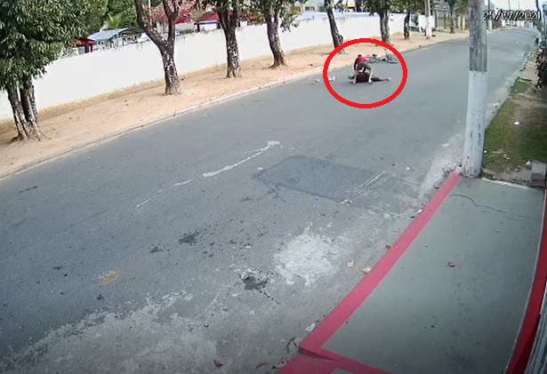 Assaltante joga mulher no chão ao lado de cemitério de Linhares