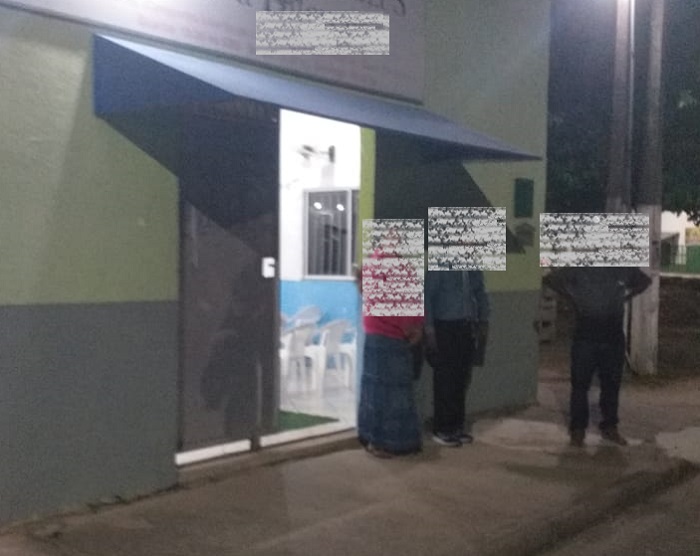 Assaltante finge que vai orar, e rende membros de igreja em Linhares