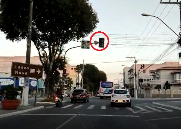 Vídeo: Semáforos com problema há uma semana no Centro de Linhares