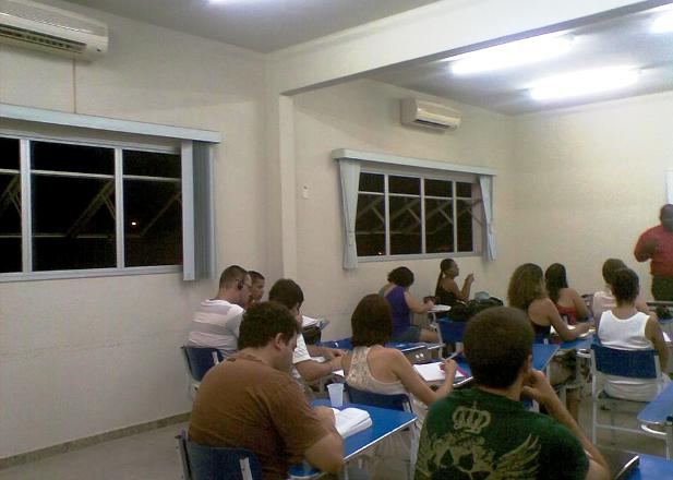 Alunos da Faceli combinam de levar ventiladores para salas de aula