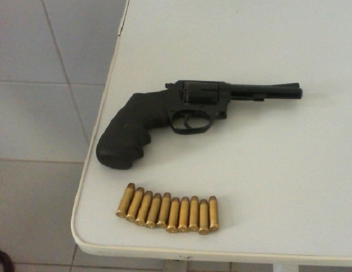 Adolescente é apreendido no Residencial Rio Doce com “treizoitão” na cintura