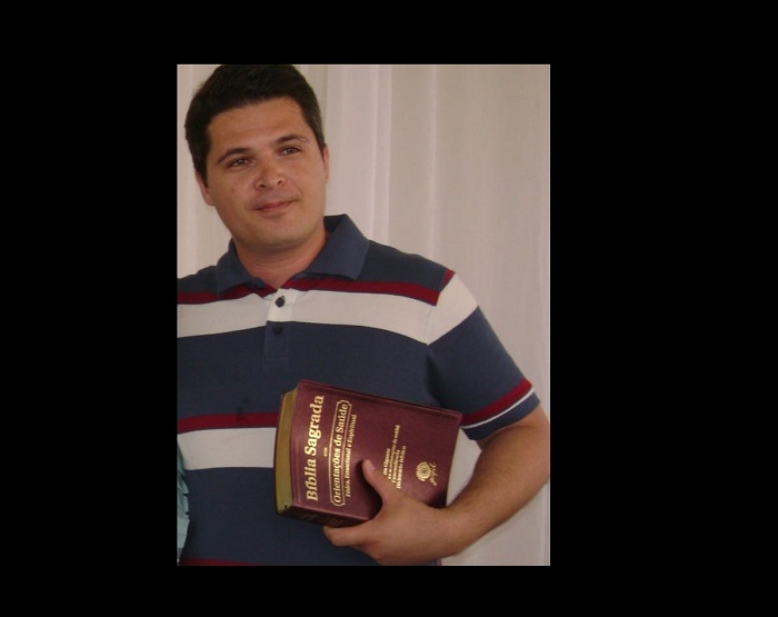 Ex-bancário de Linhares morre de Covid-19. Primo se emociona ao informar ao obituário