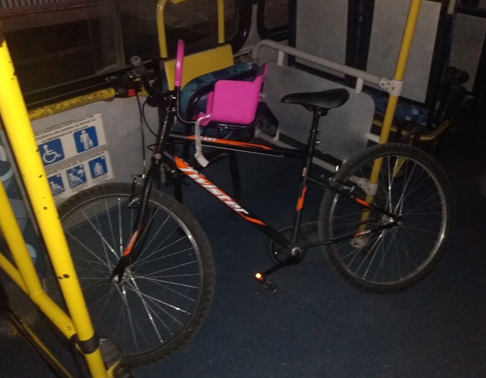 Tragédia em Linhares: Motorista, ônibus e bicicleta com a cadeirinha de Elena são levados para a delegacia