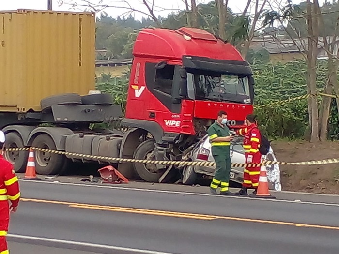BR-101: Ocupantes de Uno morrem em acidente em Jacupemba