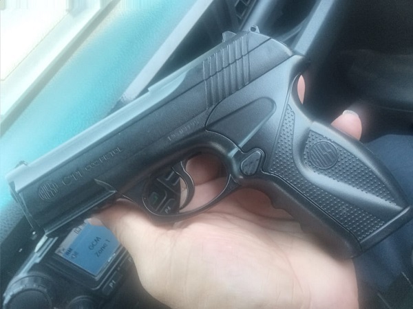 Aluno leva arma de brinquedo para a escola em Linhares. GCM e Conselho Tutelar são chamados