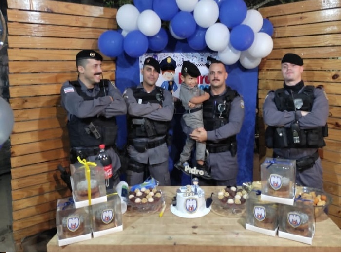 Garotinho completa 3 anos fardado, e com convidados exclusivos e ilustres na festinha em Linhares