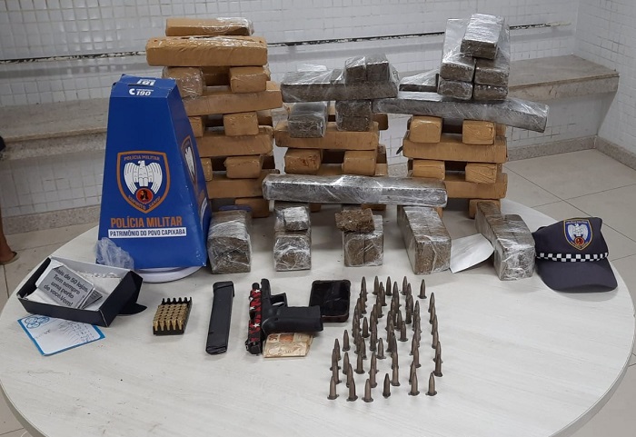 PM apreende arma e 59 tabletes de maconha em Cariacica - Eu Vi no ES
