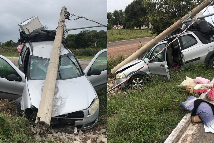 Carro bate em poste na Estrada do Pontal. Veículo transportava geladeira