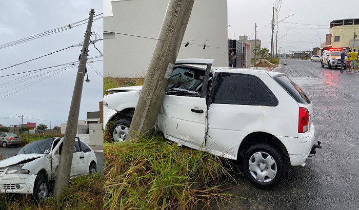 Carro bate em poste na Vila Maria. E o poste ficou sustentado pelo cabeamento