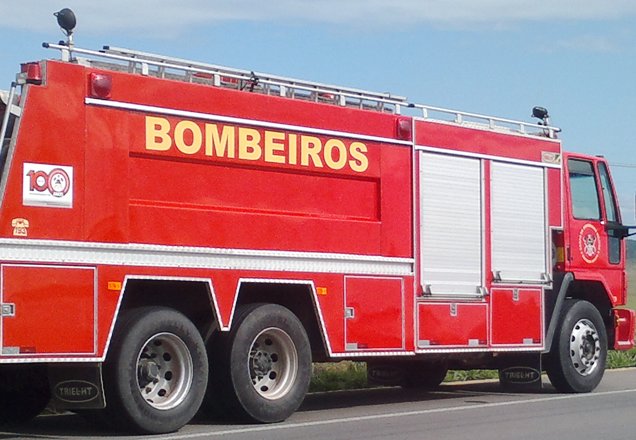 Bairro Aviso: Casa pega fogo durante brincadeira de criança