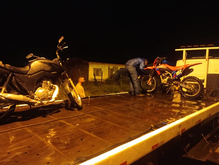 Sooretama: PM recupera motos e produtos furtados e leva menina, jovem e adolescente para a delegacia