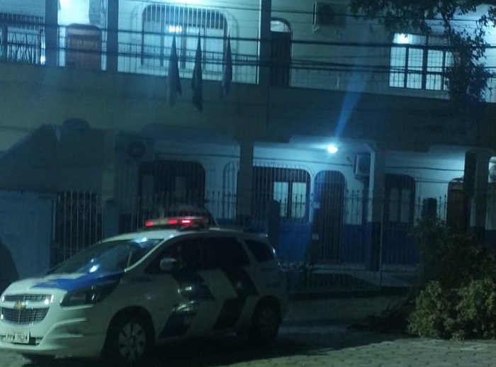 Escolta noturna chama a atenção no Centro de Linhares
