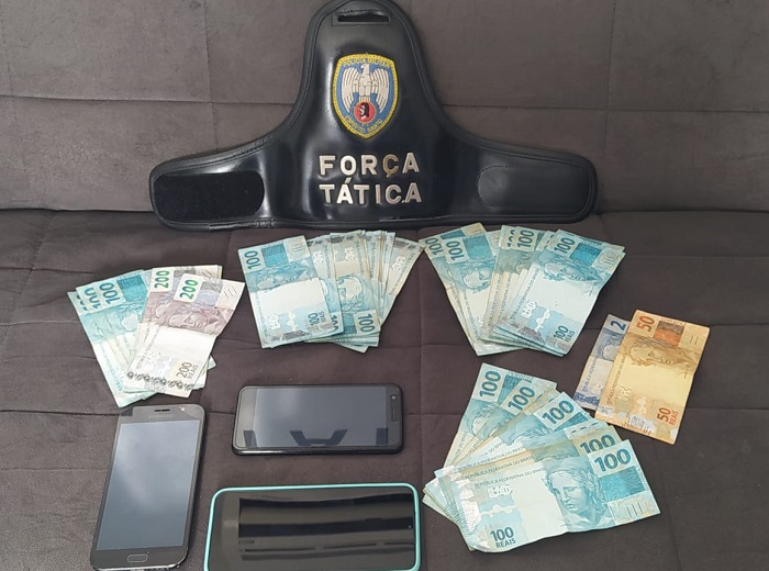 Força Tática apreende mais de R$ 4 mil em casa alvo de mandado em Linhares