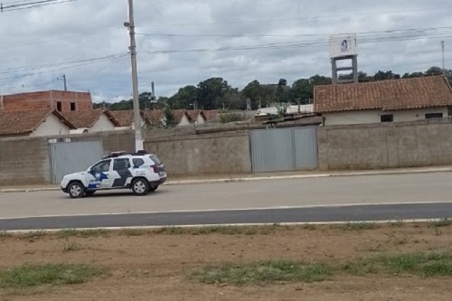 Adolescente é baleado perto de ponto de ônibus no Residencial Rio Doce