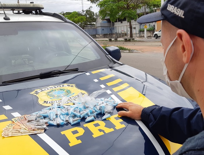 PRF: Ocupantes de Polo presos a caminho de festa com mais de 200 pinos de cocaína