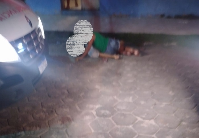 H0micídio: Mulher se desespera sobre c0rpo de jovem morto com seis tiros em Sooretama