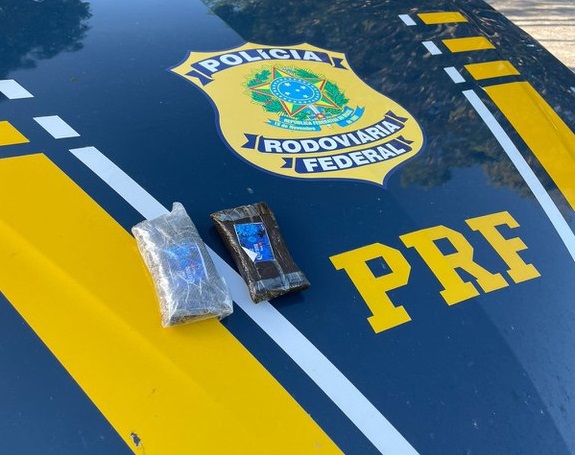 Mulher e passageiros de Honda Civic presos com 200g de haxixe em Linhares