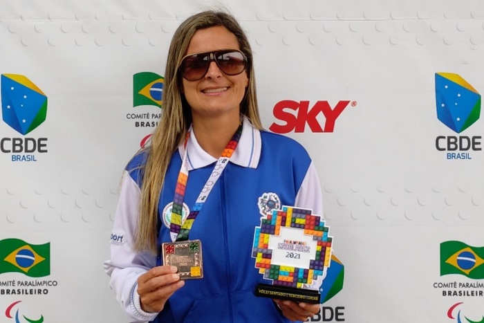 Professora faz graves denúncias e chama secretário de esportes de Linhares de “mentiroso”