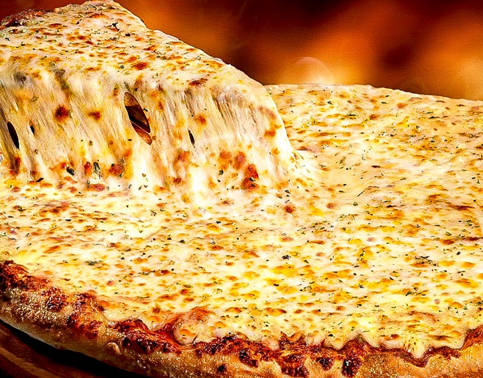 Entregador é rendido e bandido rouba leva dinheiro e até pizza em Linhares