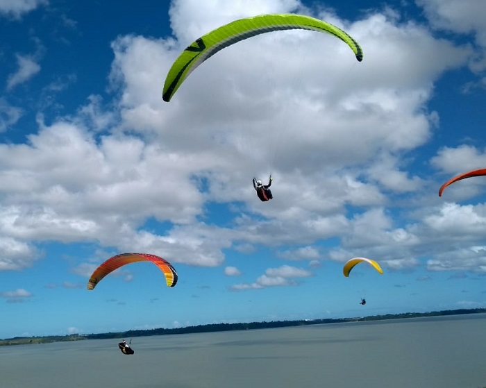 Praia Lençol Grande: Mais de 100 pilotos de voo livre são esperados em Linhares para o fim de semana