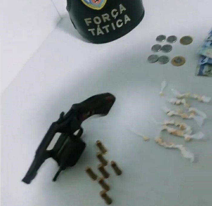 Beco da Junal: “Faço ponto aqui”, diz jovem detido com drogas e arma em ação da Força Tática