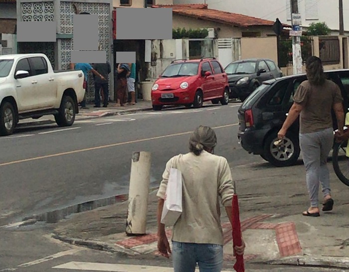 Baleado à luz do dia no BNH. Vítima foi socorrida por populares