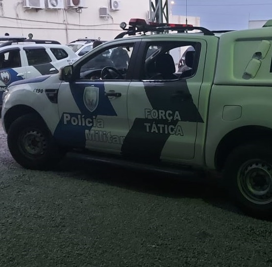 Juninho Fonseca é preso pela Força Tática e P2, na frente da esposa e dos filhos