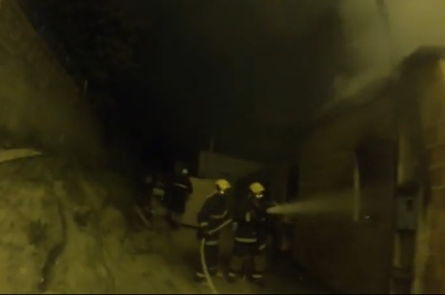 Incêndio em residência no Santa Cruz: confira a adrenalina durante a ação dos Bombeiros