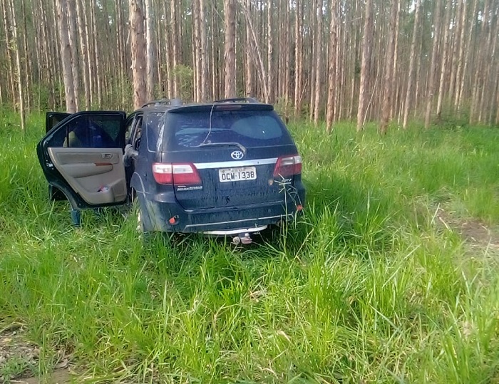 Resumão de veículos: Hilux recuperada, carro encontrado no mato, bike furtada e carro roubado
