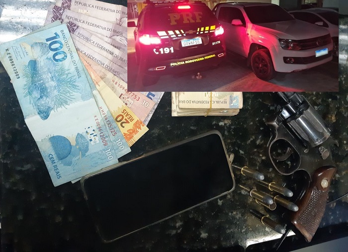 Fazendeiro é preso com arma, muito dinheiro e placas de Amarok diferentes em Linhares