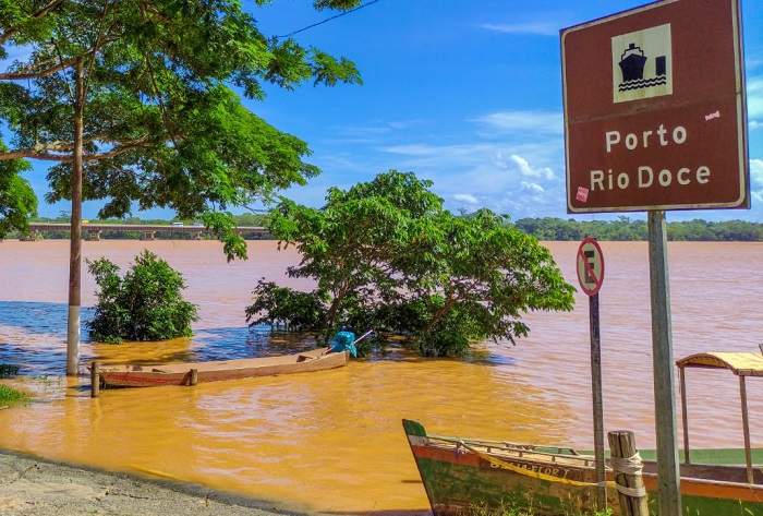 Rio Doce subiu mais: Desabrigados em Linhares começam a ocupar abrigo da Prefeitura