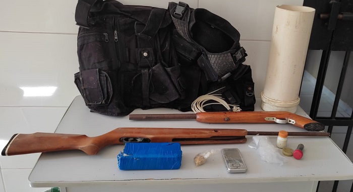 Baixada do Rio Pequeno: Meio quilo de maconha e outros materiais apreendidos pela PM
