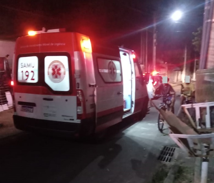 Samu socorre jovem baleado no bairro Sta Cruz. É a violência em Linhares