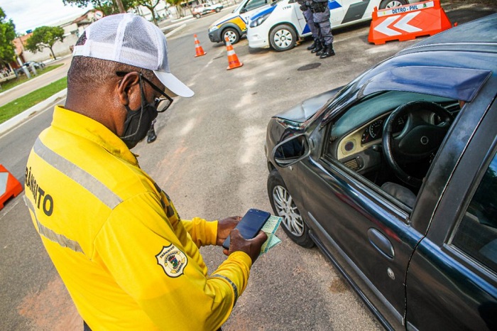 “Canetada”: 58 motoristas multados e 6 veículos apreendidos no fim de semana durante Operação Verão em Linhares