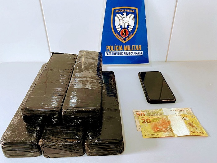 P2 monitora carro de aplicativo, e PM apreende 5 “tabletões” de maconha em Linhares
