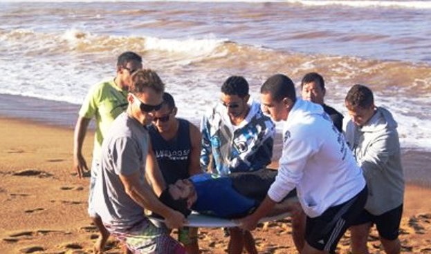 Regência: surfista fratura vértebra em acidente na Boca do Rio Doce