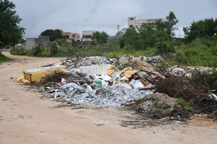 Sujeirada: Mais de 100 multas por descarte irregular de entulho e lixo em Linhares