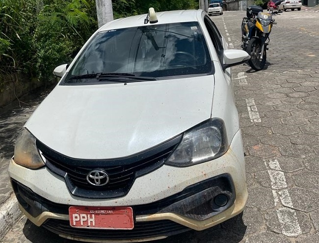 Toyota Etios roubado é recuperado no Centro de Linhares