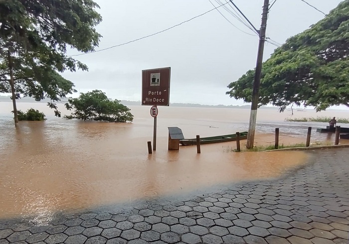 Rio Doce em Povoação: “Só de barco”, diz Coordenador da Defesa Civil sobre a estrada