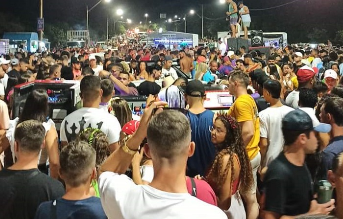 Carnaval: “Paredões de som” (extremamente alto) atraem multidão no Pontal do Ipiranga